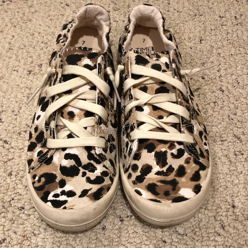 Leopard print shoes size 7